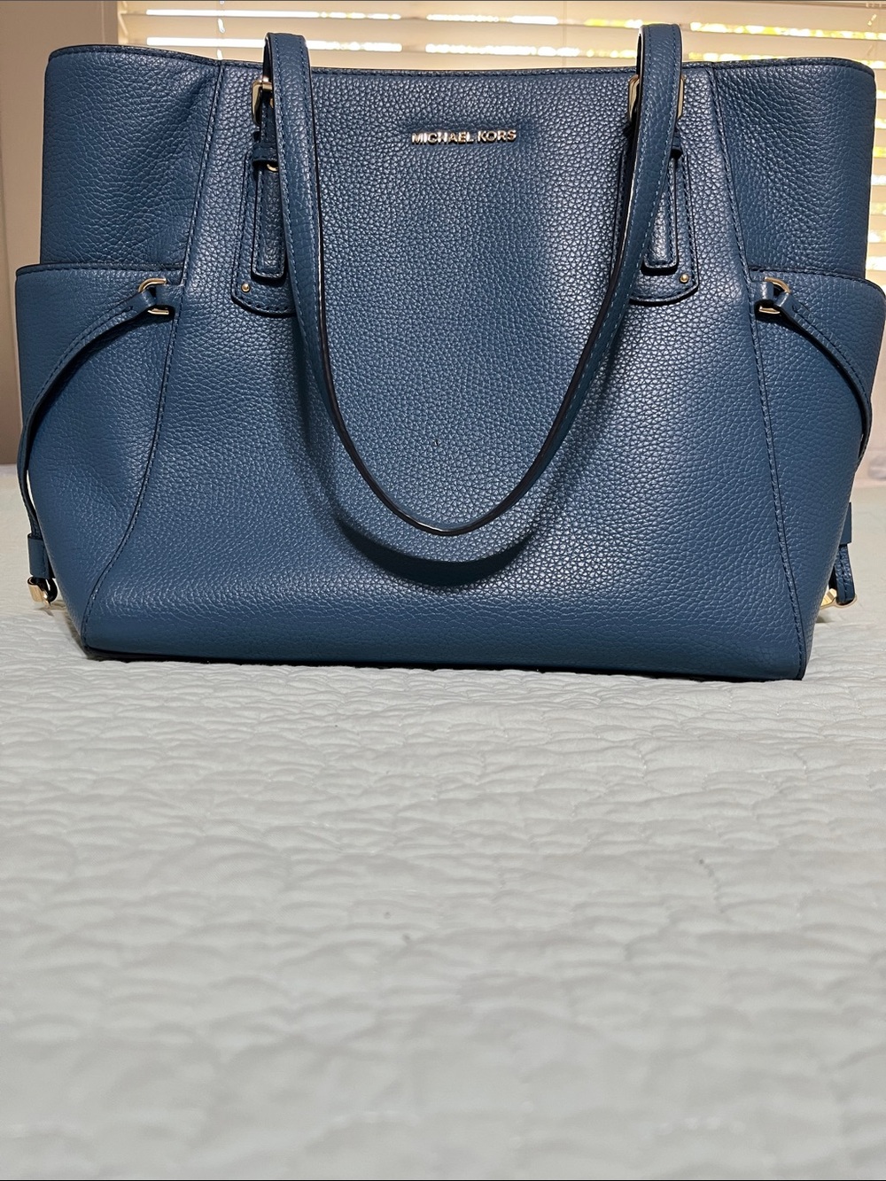 🌾Michael Kors Navy Blue Pebbled Leather Tote - Picture 2 of 10